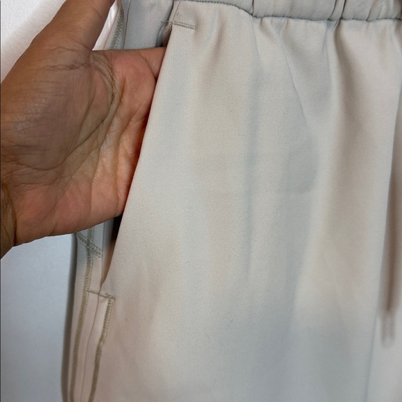 Lululemon Athletica Cream Grey Mini Skirt with pockets - 6 - Picture 3 of 5